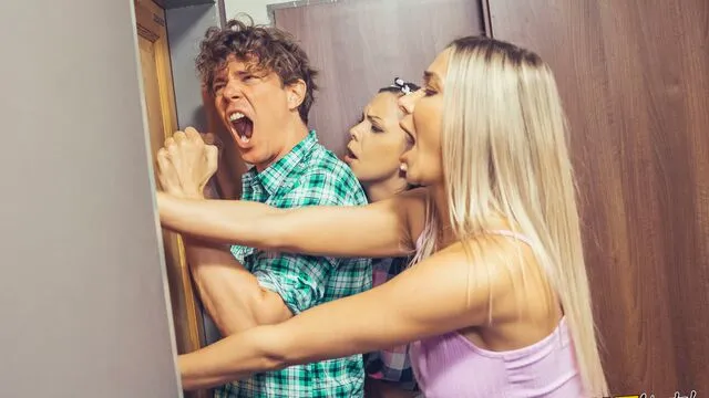 Venera Maxima ve Julia Parker'in tutkulu üçlü seks macerası